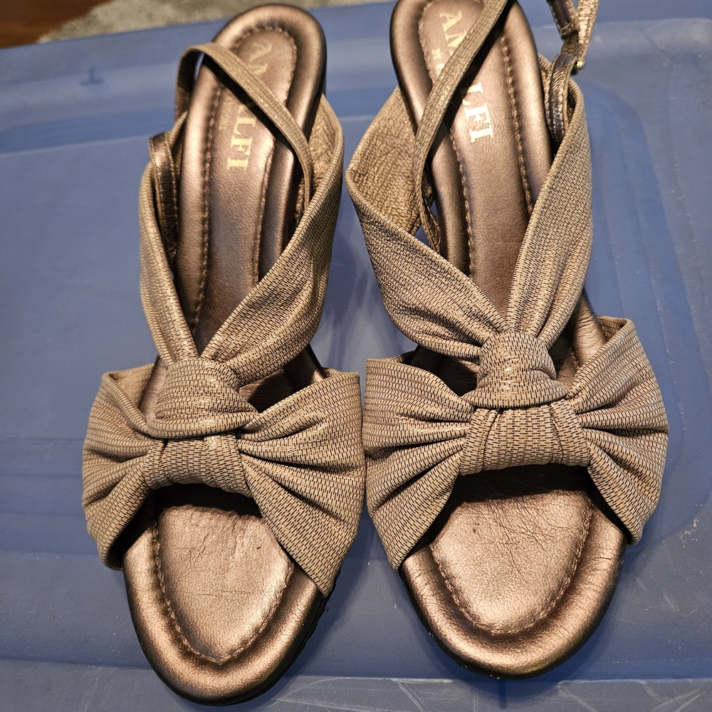Amalfi Women's Metallic Sandals with Bow